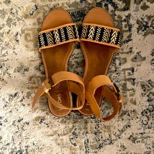Tom sandals